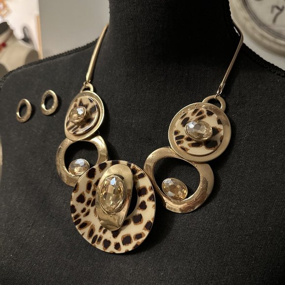 Animal Print Necklace Set - Picture 2 of 3